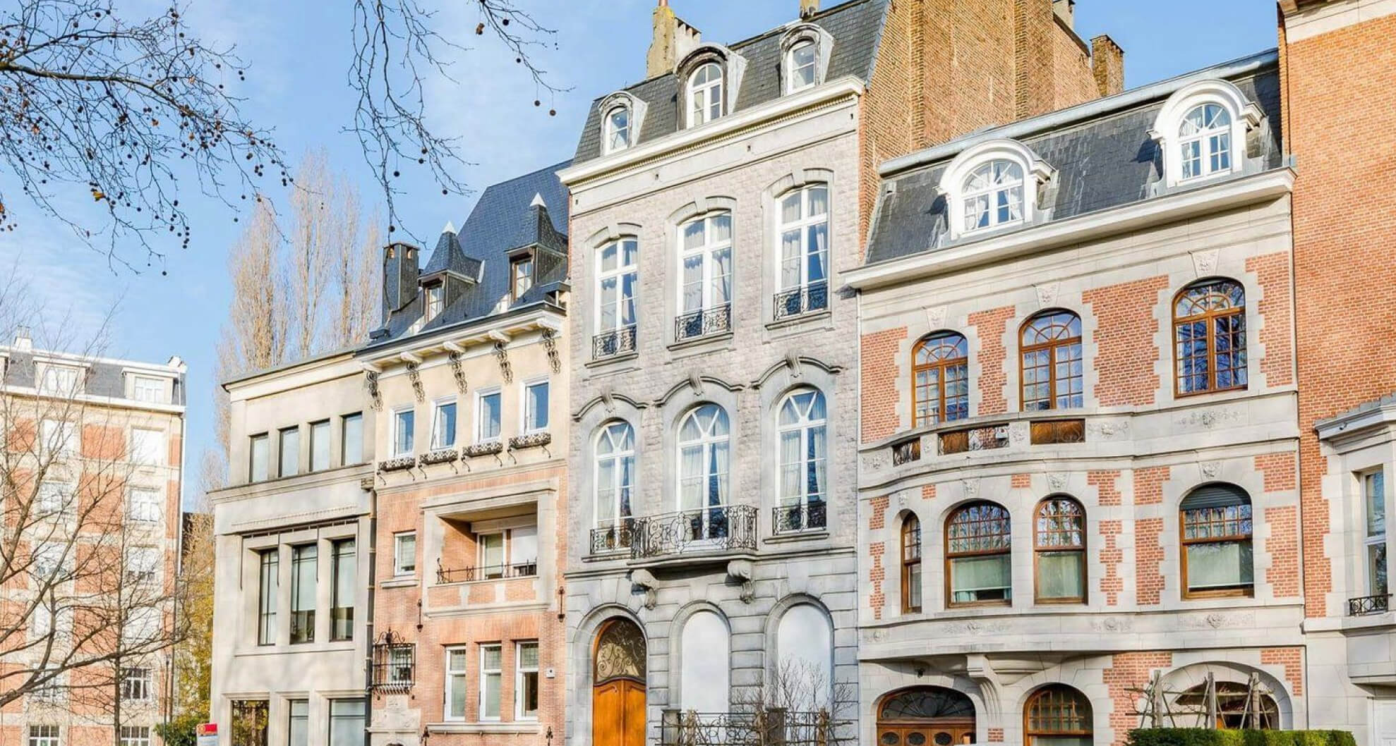 Photo de maisons de maître situées le long des étangs d'ixelles