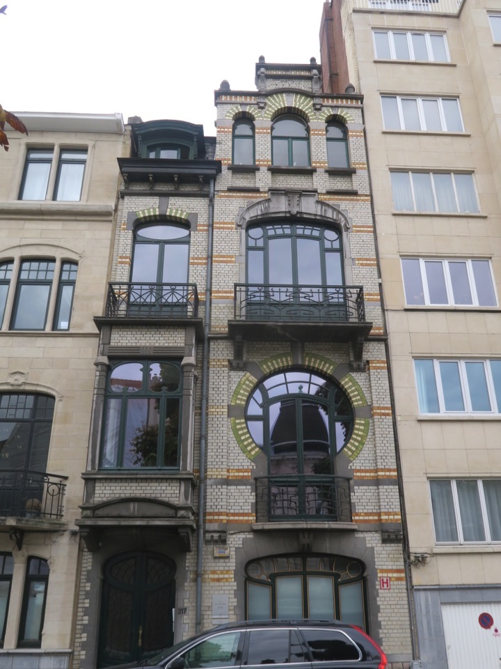 Immeuble de logement situé avenue albert à forest. Un aménagement de combles a été effectué.