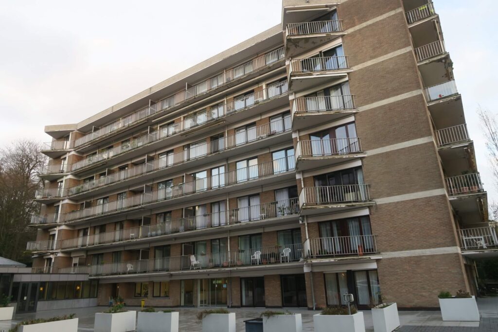 façade de la seigneurie en infraction urbanistique située à uccle